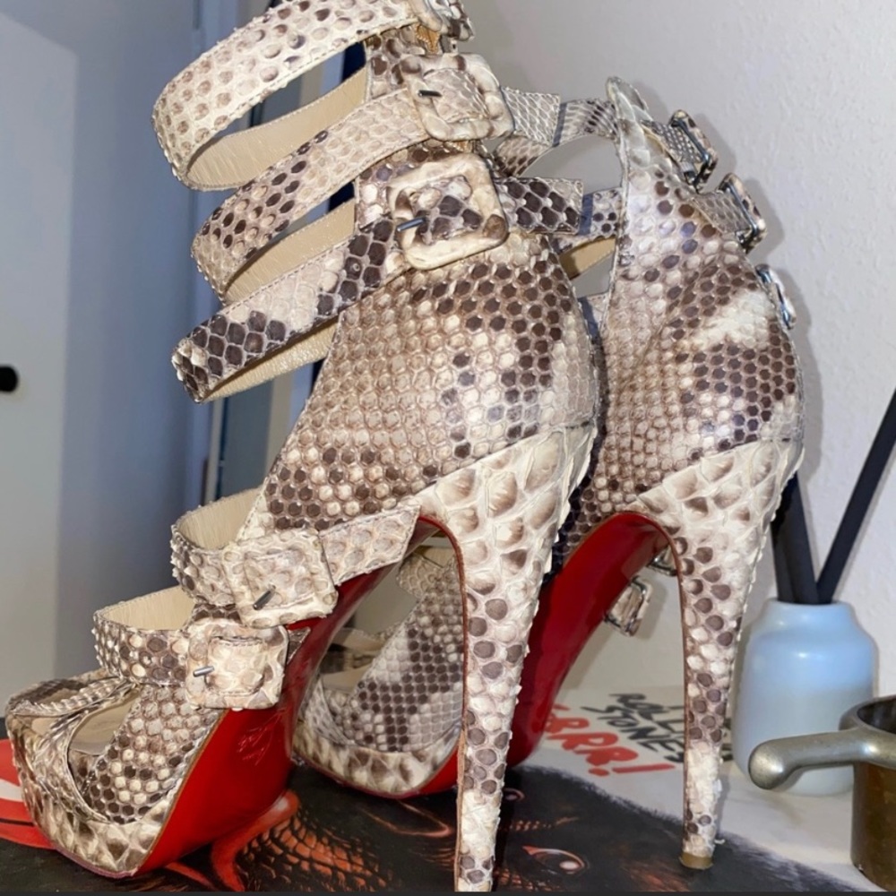 💫 Christian Louboutin Sexy Python Sandals 💫